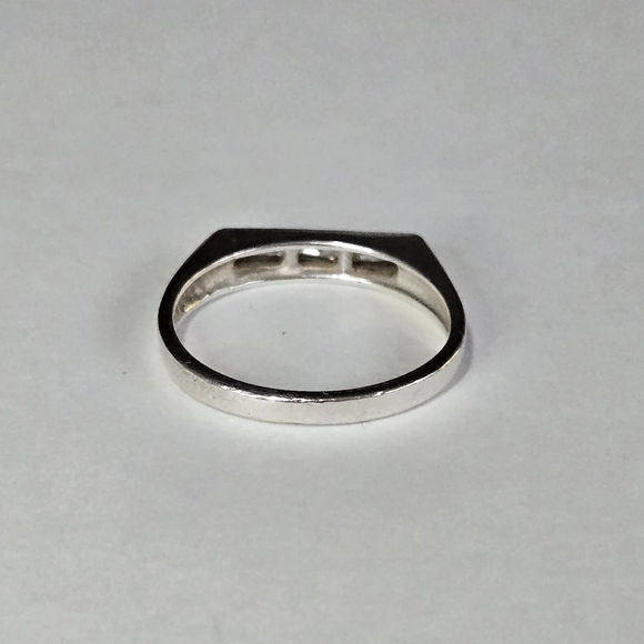 Vintage Silver Ring with Clear Stones - Picture 4 of 6